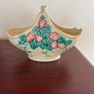 1989 The Haldon Group Ceramic Basket Strawberries Basketweave Majolica Look